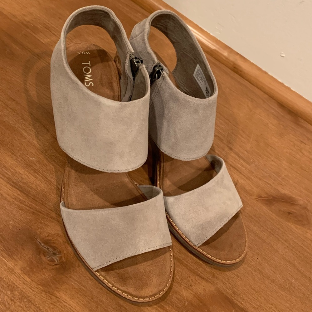 Womens Size 8.5 Tom’s Majorca Cutout Sandal in Taupe Suede